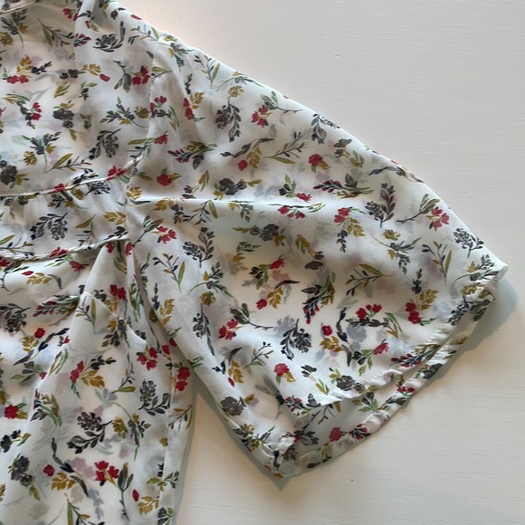 Bleuh ciel Ruffle Top - Picture 7 of 13